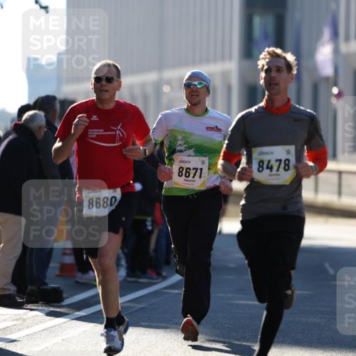 06.10.2024 - 19. swb-Marathon Bremen Michael Strokosch http://msf.ph/oto/7349520 06.10.2024 10:39:37 Laufen 8680, 8671, 8478 meine-sportfotos.de