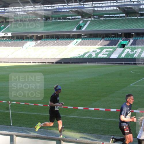 06.10.2024 - 19. swb-Marathon Bremen Yannick Fuchs http://msf.ph/oto/7349521 06.10.2024 10:24:48 Laufen im Stadion 7081, 7128, 7196, 7197, 7259, 7283, 7363, 7536, 7555, 7571, 7579, 7584, 7648, 7650, 7738, 7759, 8060, 8094, 8095, 8209, 8226, 8311, 8313, 8329, 8383, 8441, 8446, 8454, 8654, 8656, 8785, 8796, 8813, 8831, 8939, 8962, 8974, 8992, 9019, 9064, 9082, 9124 meine-sportfotos.de