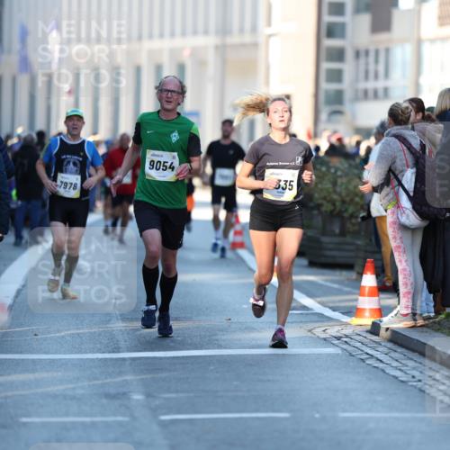 06.10.2024 - 19. swb-Marathon Bremen Michael Strokosch http://msf.ph/oto/7349531 06.10.2024 10:41:16 Laufen 7978, 9054, 35, 740 meine-sportfotos.de