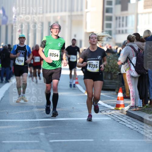 06.10.2024 - 19. swb-Marathon Bremen Michael Strokosch http://msf.ph/oto/7349535 06.10.2024 10:41:17 Laufen 7978, 9054, 8335 meine-sportfotos.de