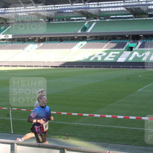 06.10.2024 - 19. swb-Marathon Bremen Yannick Fuchs http://msf.ph/oto/7349538 06.10.2024 10:24:52 Laufen im Stadion 7081, 7128, 7196, 7197, 7259, 7283, 7363, 7536, 7555, 7571, 7579, 7584, 7648, 7650, 7738, 7759, 8094, 8209, 8226, 8310, 8311, 8313, 8329, 8383, 8441, 8446, 8454, 8654, 8656, 8785, 8796, 8813, 8831, 8939, 8962, 8974, 9019, 9064, 9082, 9124 meine-sportfotos.de