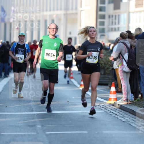 06.10.2024 - 19. swb-Marathon Bremen Michael Strokosch http://msf.ph/oto/7349539 06.10.2024 10:41:17 Laufen 9054, 8335, 978 meine-sportfotos.de