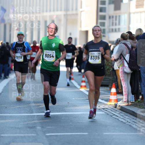 06.10.2024 - 19. swb-Marathon Bremen Michael Strokosch http://msf.ph/oto/7349544 06.10.2024 10:41:17 Laufen 7978, 9054, 8335 meine-sportfotos.de