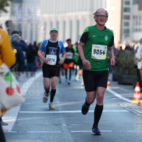 06.10.2024 - 19. swb-Marathon Bremen Michael Strokosch http://msf.ph/oto/7349552 06.10.2024 10:41:19 Laufen 978, 9054, 8335 meine-sportfotos.de