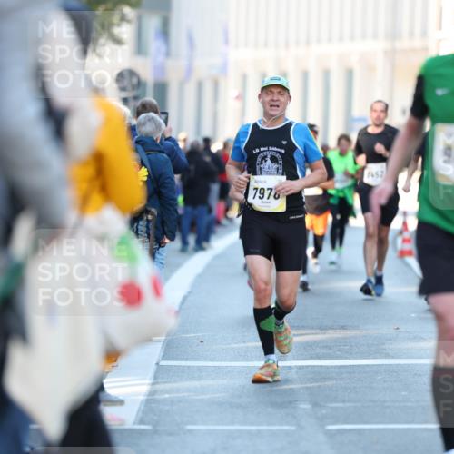 06.10.2024 - 19. swb-Marathon Bremen Michael Strokosch http://msf.ph/oto/7349554 06.10.2024 10:41:20 Laufen 7976, 1452, 8054 meine-sportfotos.de