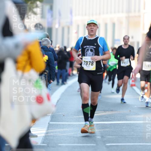 06.10.2024 - 19. swb-Marathon Bremen Michael Strokosch http://msf.ph/oto/7349561 06.10.2024 10:41:20 Laufen 7978, 3054, 8452, 7887 meine-sportfotos.de