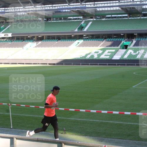 06.10.2024 - 19. swb-Marathon Bremen Yannick Fuchs http://msf.ph/oto/7349564 06.10.2024 10:24:58 Laufen im Stadion 7081, 7196, 7197, 7259, 7283, 7363, 7536, 7555, 7571, 7584, 7648, 7650, 7738, 7759, 8094, 8209, 8226, 8310, 8311, 8313, 8329, 8441, 8445, 8454, 8517, 8654, 8785, 8796, 8813, 8831, 8939, 8962, 9019, 9064, 9082, 9124 meine-sportfotos.de