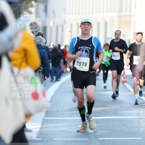 06.10.2024 - 19. swb-Marathon Bremen Michael Strokosch http://msf.ph/oto/7349566 06.10.2024 10:41:21 Laufen 7978, 3064, 1452, 788 meine-sportfotos.de