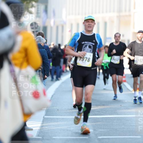 06.10.2024 - 19. swb-Marathon Bremen Michael Strokosch http://msf.ph/oto/7349569 06.10.2024 10:41:21 Laufen 7978, 8452, 7887 meine-sportfotos.de