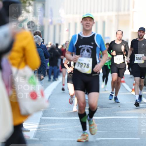 06.10.2024 - 19. swb-Marathon Bremen Michael Strokosch http://msf.ph/oto/7349576 06.10.2024 10:41:21 Laufen 8452, 7887, 87978 meine-sportfotos.de