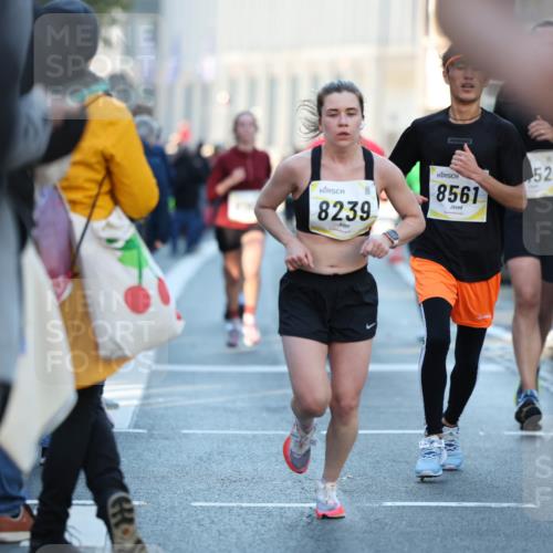 06.10.2024 - 19. swb-Marathon Bremen Michael Strokosch http://msf.ph/oto/7349579 06.10.2024 10:41:25 Laufen 8239, 8561, 113, 52 meine-sportfotos.de