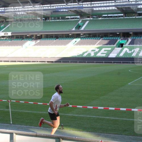 06.10.2024 - 19. swb-Marathon Bremen Yannick Fuchs http://msf.ph/oto/7349602 06.10.2024 10:25:19 Laufen im Stadion 7197, 7259, 7260, 7363, 7555, 7571, 7648, 7650, 7756, 7826, 7906, 8209, 8226, 8228, 8242, 8310, 8311, 8313, 8329, 8412, 8445, 8454, 8478, 8517, 8654, 8666, 8671, 8672, 8680, 8749, 8785, 8796, 8812, 8939, 8962, 8975, 9064, 9124 meine-sportfotos.de