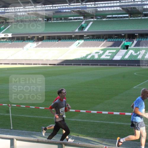 06.10.2024 - 19. swb-Marathon Bremen Yannick Fuchs http://msf.ph/oto/7349614 06.10.2024 10:25:22 Laufen im Stadion 7197, 7259, 7260, 7363, 7571, 7648, 7650, 7756, 7826, 7906, 8209, 8226, 8228, 8242, 8310, 8311, 8313, 8329, 8412, 8445, 8454, 8478, 8517, 8666, 8671, 8672, 8680, 8713, 8749, 8785, 8796, 8806, 8812, 8939, 8962, 8975, 9064 meine-sportfotos.de