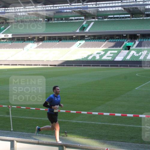 06.10.2024 - 19. swb-Marathon Bremen Yannick Fuchs http://msf.ph/oto/7349619 06.10.2024 10:25:23 Laufen im Stadion 7197, 7259, 7260, 7363, 7571, 7648, 7650, 7756, 7826, 7906, 8209, 8226, 8228, 8242, 8310, 8311, 8313, 8329, 8412, 8445, 8454, 8478, 8517, 8666, 8671, 8672, 8680, 8713, 8715, 8749, 8785, 8796, 8806, 8812, 8939, 8962, 8975, 9064 meine-sportfotos.de