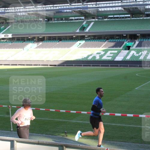 06.10.2024 - 19. swb-Marathon Bremen Yannick Fuchs http://msf.ph/oto/7349624 06.10.2024 10:25:23 Laufen im Stadion 7197, 7259, 7260, 7363, 7571, 7648, 7650, 7756, 7826, 7906, 8209, 8226, 8228, 8242, 8310, 8311, 8313, 8329, 8412, 8445, 8454, 8478, 8517, 8666, 8671, 8672, 8680, 8713, 8715, 8749, 8785, 8796, 8806, 8812, 8939, 8962, 8975, 9064 meine-sportfotos.de