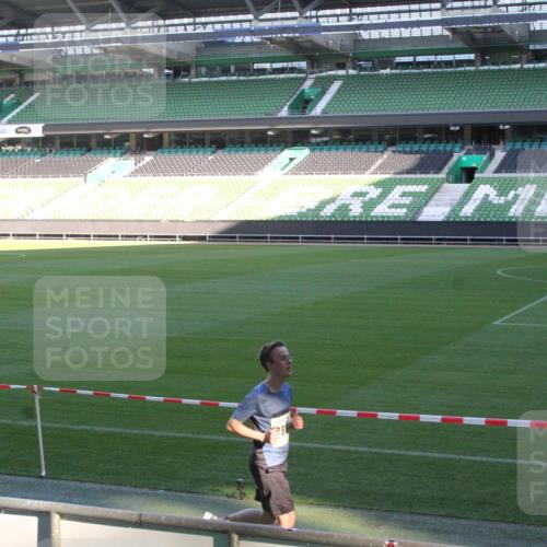 06.10.2024 - 19. swb-Marathon Bremen Yannick Fuchs http://msf.ph/oto/7349639 06.10.2024 10:25:28 Laufen im Stadion 7197, 7259, 7260, 7363, 7571, 7648, 7650, 7756, 7826, 7906, 8209, 8226, 8228, 8242, 8310, 8311, 8313, 8329, 8412, 8445, 8454, 8478, 8497, 8517, 8666, 8671, 8672, 8680, 8713, 8715, 8749, 8796, 8806, 8812, 8905, 8939, 8962, 8975 meine-sportfotos.de
