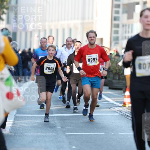 06.10.2024 - 19. swb-Marathon Bremen Michael Strokosch http://msf.ph/oto/7349646 06.10.2024 10:41:44 Laufen 8996, 8997, 6075 meine-sportfotos.de