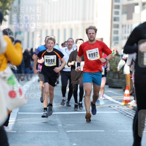 06.10.2024 - 19. swb-Marathon Bremen Michael Strokosch http://msf.ph/oto/7349649 06.10.2024 10:41:44 Laufen 8996, 8997, 8075 meine-sportfotos.de