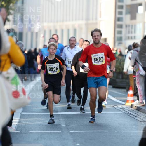 06.10.2024 - 19. swb-Marathon Bremen Michael Strokosch http://msf.ph/oto/7349651 06.10.2024 10:41:45 Laufen 8996, 88, 8997, 2075 meine-sportfotos.de