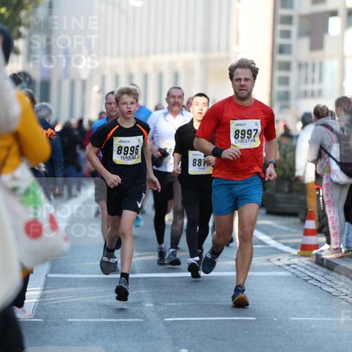 06.10.2024 - 19. swb-Marathon Bremen Michael Strokosch http://msf.ph/oto/7349653 06.10.2024 10:41:45 Laufen 8996, 8, 881, 8997, 807 meine-sportfotos.de