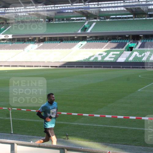 06.10.2024 - 19. swb-Marathon Bremen Yannick Fuchs http://msf.ph/oto/7349664 06.10.2024 10:25:33 Laufen im Stadion 7197, 7259, 7260, 7363, 7496, 7571, 7648, 7650, 7756, 7826, 7906, 8209, 8228, 8242, 8310, 8311, 8313, 8329, 8412, 8445, 8478, 8497, 8517, 8666, 8671, 8672, 8680, 8713, 8715, 8749, 8796, 8806, 8812, 8905, 8939, 8962, 8975 meine-sportfotos.de