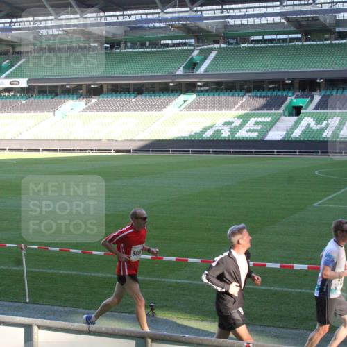 06.10.2024 - 19. swb-Marathon Bremen Yannick Fuchs http://msf.ph/oto/7349681 06.10.2024 10:25:35 Laufen im Stadion 7197, 7260, 7363, 7496, 7548, 7571, 7650, 7756, 7826, 7906, 8209, 8228, 8242, 8310, 8311, 8412, 8445, 8478, 8481, 8497, 8517, 8659, 8666, 8671, 8672, 8680, 8713, 8715, 8749, 8806, 8812, 8905, 8939, 8962, 8975 meine-sportfotos.de