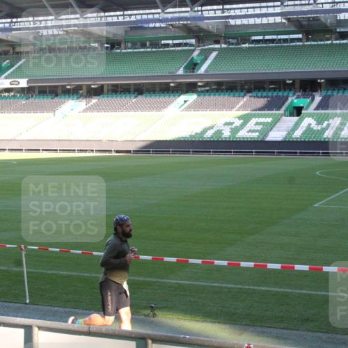 06.10.2024 - 19. swb-Marathon Bremen Yannick Fuchs http://msf.ph/oto/7349695 06.10.2024 10:25:40 Laufen im Stadion 7260, 7433, 7496, 7548, 7756, 7793, 7826, 7906, 8209, 8228, 8242, 8310, 8412, 8445, 8478, 8481, 8497, 8517, 8659, 8666, 8671, 8672, 8680, 8713, 8715, 8749, 8806, 8812, 8905, 8939, 8962, 8975 meine-sportfotos.de