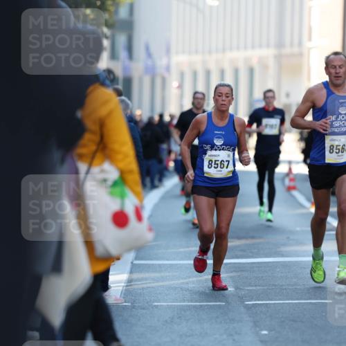 06.10.2024 - 19. swb-Marathon Bremen Michael Strokosch http://msf.ph/oto/7349697 06.10.2024 10:41:57 Laufen 2000, 8567, 8568 meine-sportfotos.de