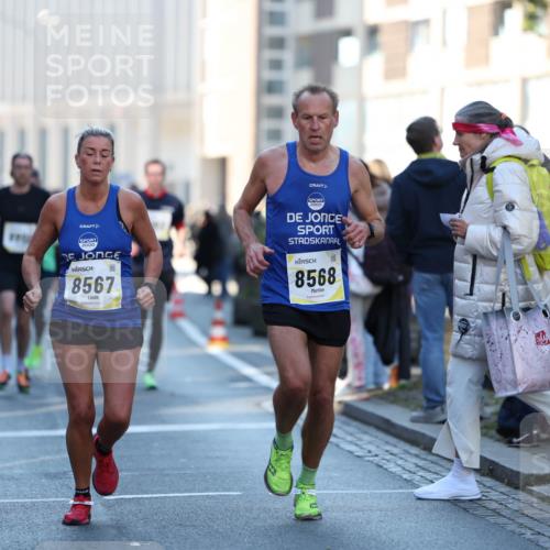 06.10.2024 - 19. swb-Marathon Bremen Michael Strokosch http://msf.ph/oto/7349706 06.10.2024 10:41:57 Laufen 11, 2000, 8567, 8568 meine-sportfotos.de