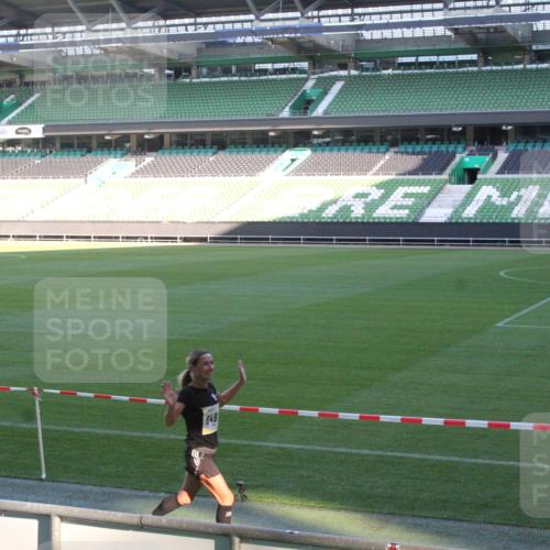 06.10.2024 - 19. swb-Marathon Bremen Yannick Fuchs http://msf.ph/oto/7349713 06.10.2024 10:25:47 Laufen im Stadion 7260, 7294, 7433, 7496, 7548, 7756, 7793, 7826, 7906, 8177, 8228, 8242, 8310, 8412, 8445, 8478, 8481, 8492, 8497, 8517, 8659, 8666, 8671, 8672, 8680, 8713, 8715, 8749, 8806, 8812, 8905, 8939, 8975, 9061 meine-sportfotos.de