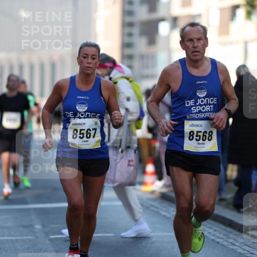 06.10.2024 - 19. swb-Marathon Bremen Michael Strokosch http://msf.ph/oto/7349721 06.10.2024 10:41:58 Laufen 2000, 8567, 2000, 8568 meine-sportfotos.de