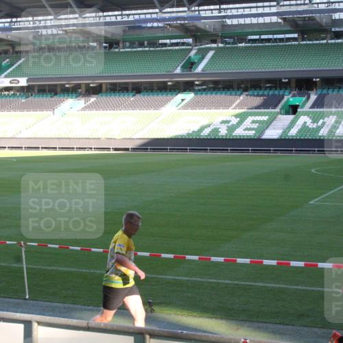 06.10.2024 - 19. swb-Marathon Bremen Yannick Fuchs http://msf.ph/oto/7349723 06.10.2024 10:25:48 Laufen im Stadion 7260, 7294, 7429, 7433, 7496, 7548, 7756, 7793, 7826, 7906, 8177, 8228, 8242, 8301, 8310, 8412, 8445, 8478, 8481, 8492, 8497, 8517, 8659, 8666, 8671, 8672, 8680, 8713, 8715, 8749, 8806, 8812, 8905, 8975, 9061 meine-sportfotos.de