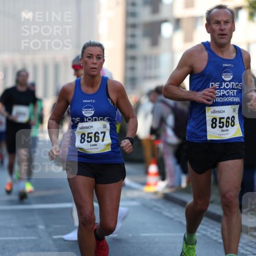 06.10.2024 - 19. swb-Marathon Bremen Michael Strokosch http://msf.ph/oto/7349725 06.10.2024 10:41:59 Laufen 2000, 8567, 2000, 8568 meine-sportfotos.de