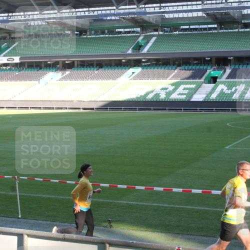 06.10.2024 - 19. swb-Marathon Bremen Yannick Fuchs http://msf.ph/oto/7349727 06.10.2024 10:25:48 Laufen im Stadion 7260, 7294, 7429, 7433, 7496, 7548, 7756, 7793, 7826, 7906, 8177, 8228, 8242, 8301, 8310, 8412, 8445, 8478, 8481, 8492, 8497, 8517, 8659, 8666, 8671, 8672, 8680, 8713, 8715, 8749, 8806, 8812, 8905, 8975, 9061 meine-sportfotos.de