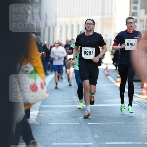 06.10.2024 - 19. swb-Marathon Bremen Michael Strokosch http://msf.ph/oto/7349728 06.10.2024 10:42:01 Laufen 8901, 8103 meine-sportfotos.de