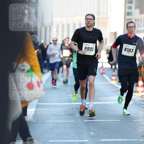 06.10.2024 - 19. swb-Marathon Bremen Michael Strokosch http://msf.ph/oto/7349734 06.10.2024 10:42:01 Laufen 8901, 8103 meine-sportfotos.de