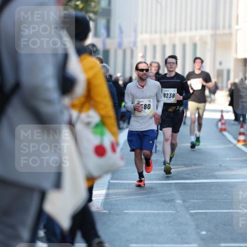 06.10.2024 - 19. swb-Marathon Bremen Michael Strokosch http://msf.ph/oto/7349751 06.10.2024 10:42:04 Laufen 80, 8238 meine-sportfotos.de