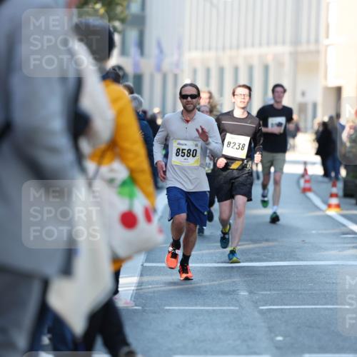 06.10.2024 - 19. swb-Marathon Bremen Michael Strokosch http://msf.ph/oto/7349753 06.10.2024 10:42:05 Laufen 8580, 8238 meine-sportfotos.de