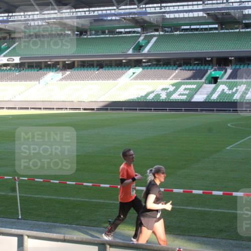 06.10.2024 - 19. swb-Marathon Bremen Yannick Fuchs http://msf.ph/oto/7349757 06.10.2024 10:25:56 Laufen im Stadion 7141, 7260, 7294, 7429, 7433, 7485, 7496, 7548, 7756, 7771, 7793, 7826, 7906, 8177, 8228, 8242, 8301, 8412, 8426, 8478, 8481, 8492, 8497, 8555, 8659, 8666, 8671, 8672, 8680, 8713, 8715, 8749, 8775, 8793, 8806, 8812, 8905, 8975, 9034, 9061 meine-sportfotos.de