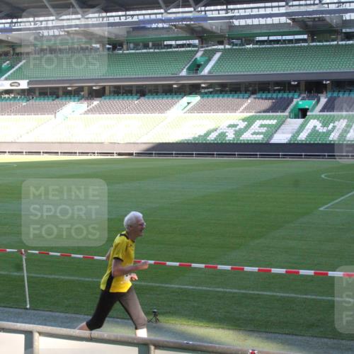 06.10.2024 - 19. swb-Marathon Bremen Yannick Fuchs http://msf.ph/oto/7349762 06.10.2024 10:25:58 Laufen im Stadion 7141, 7260, 7294, 7429, 7433, 7485, 7496, 7548, 7756, 7771, 7793, 7826, 7906, 7978, 8075, 8177, 8228, 8242, 8301, 8321, 8412, 8426, 8478, 8481, 8492, 8497, 8555, 8659, 8666, 8671, 8672, 8680, 8713, 8715, 8749, 8775, 8793, 8806, 8812, 8905, 8975, 9034, 9061 meine-sportfotos.de