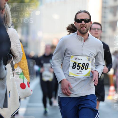 06.10.2024 - 19. swb-Marathon Bremen Michael Strokosch http://msf.ph/oto/7349763 06.10.2024 10:42:08 Laufen 8580 meine-sportfotos.de