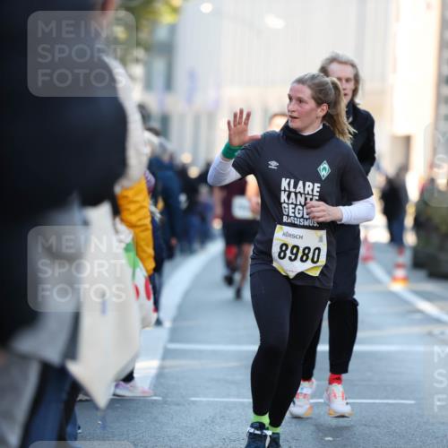 06.10.2024 - 19. swb-Marathon Bremen Michael Strokosch http://msf.ph/oto/7349770 06.10.2024 10:42:10 Laufen 8980, 902 meine-sportfotos.de