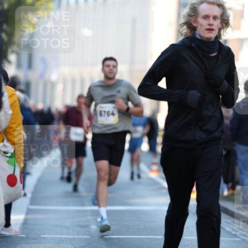 06.10.2024 - 19. swb-Marathon Bremen Michael Strokosch http://msf.ph/oto/7349776 06.10.2024 10:42:12 Laufen 6764 meine-sportfotos.de