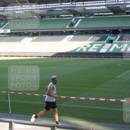 06.10.2024 - 19. swb-Marathon Bremen Yannick Fuchs http://msf.ph/oto/7349790 06.10.2024 10:26:06 Laufen im Stadion 7141, 7260, 7294, 7327, 7403, 7429, 7433, 7485, 7496, 7508, 7548, 7771, 7793, 7826, 7906, 7978, 8075, 8177, 8228, 8242, 8301, 8321, 8376, 8412, 8426, 8478, 8481, 8492, 8497, 8555, 8601, 8659, 8666, 8671, 8672, 8680, 8713, 8715, 8749, 8775, 8793, 8806, 8812, 8814, 8905, 8913, 8973, 8975, 8996, 8997, 9034, 9061 meine-sportfotos.de