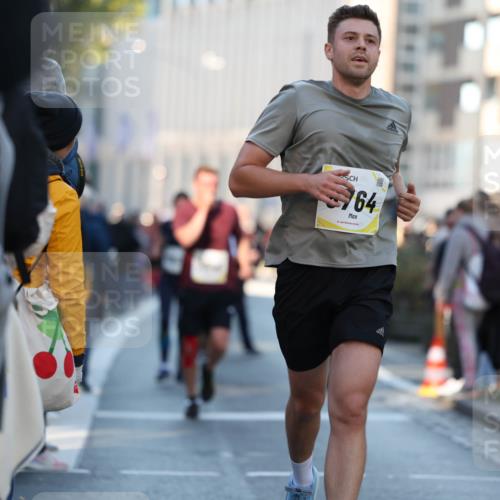 06.10.2024 - 19. swb-Marathon Bremen Michael Strokosch http://msf.ph/oto/7349794 06.10.2024 10:42:13 Laufen 64 meine-sportfotos.de