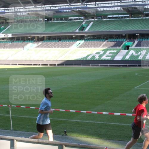 06.10.2024 - 19. swb-Marathon Bremen Yannick Fuchs http://msf.ph/oto/7349816 06.10.2024 10:26:11 Laufen im Stadion 7045, 7141, 7294, 7327, 7403, 7414, 7429, 7433, 7485, 7496, 7508, 7548, 7771, 7793, 7826, 7906, 7978, 8075, 8177, 8228, 8242, 8301, 8321, 8376, 8426, 8481, 8492, 8497, 8555, 8601, 8659, 8666, 8671, 8672, 8713, 8715, 8775, 8793, 8806, 8812, 8814, 8905, 8913, 8973, 8996, 8997, 9034, 9051, 9054, 9061, 9084 meine-sportfotos.de