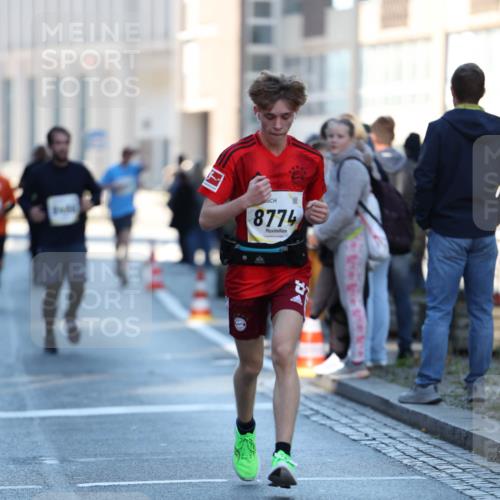 06.10.2024 - 19. swb-Marathon Bremen Michael Strokosch http://msf.ph/oto/7349824 06.10.2024 10:42:24 Laufen 8774 meine-sportfotos.de