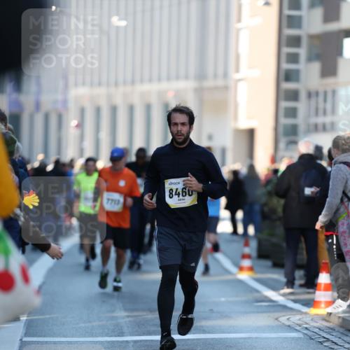 06.10.2024 - 19. swb-Marathon Bremen Michael Strokosch http://msf.ph/oto/7349848 06.10.2024 10:42:28 Laufen 7713, 8460 meine-sportfotos.de