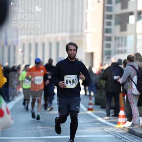 06.10.2024 - 19. swb-Marathon Bremen Michael Strokosch http://msf.ph/oto/7349851 06.10.2024 10:42:28 Laufen 8460 meine-sportfotos.de