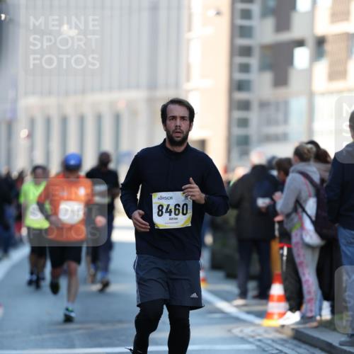06.10.2024 - 19. swb-Marathon Bremen Michael Strokosch http://msf.ph/oto/7349858 06.10.2024 10:42:29 Laufen 8460 meine-sportfotos.de